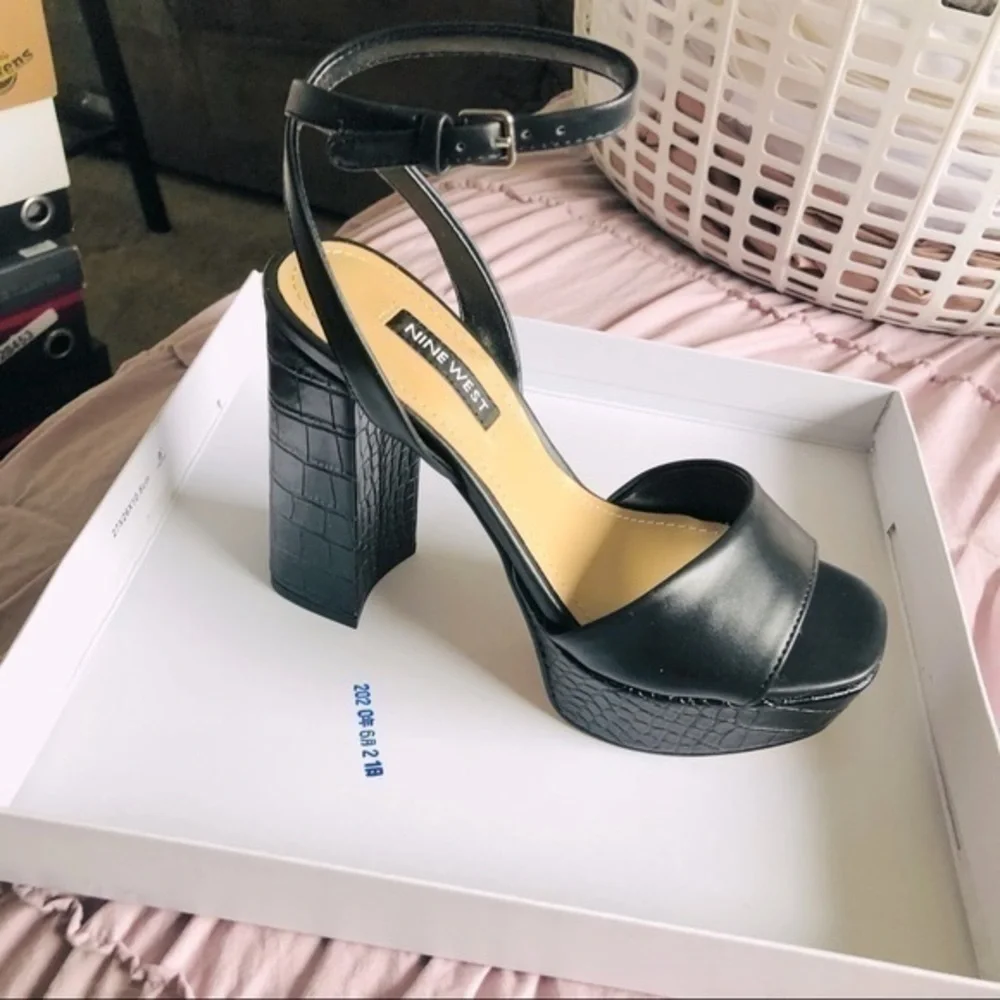 Black leather croc heels Platform​